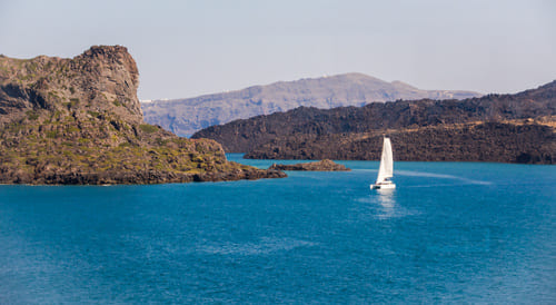 Catamaran à Santorin